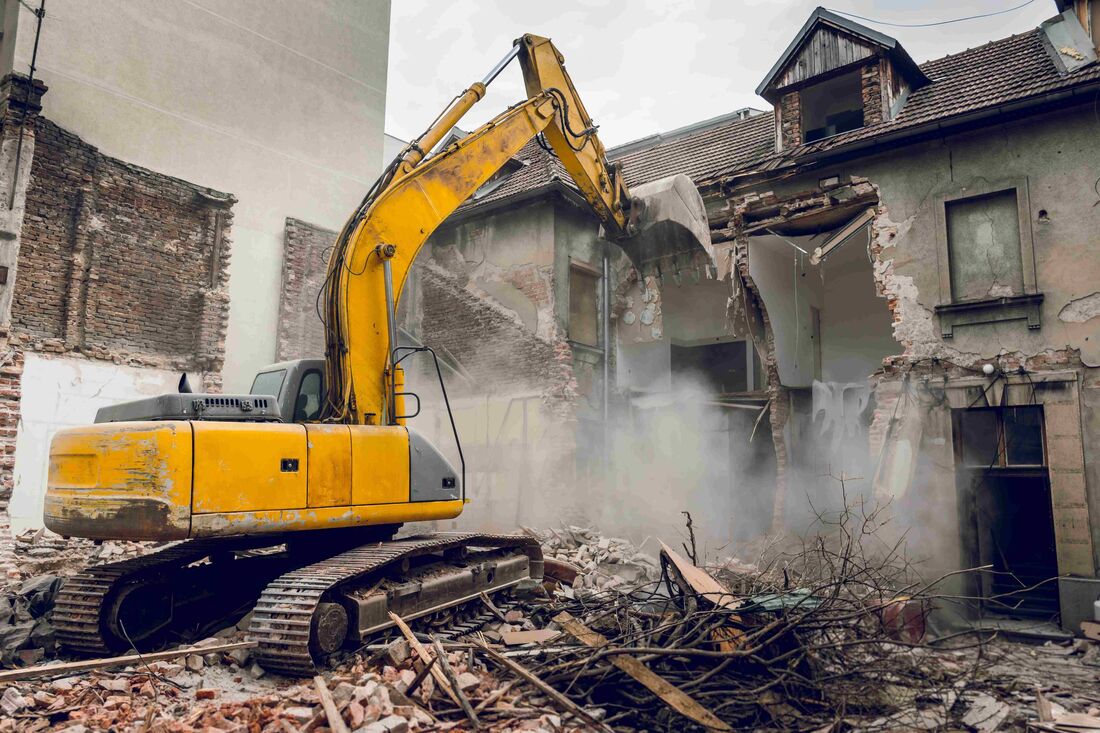 Demolición de un edificio en el norte de Vigo. Foto tomada en Vigo, Pontevedra.